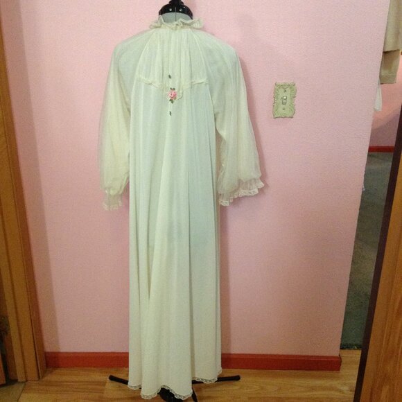 Vintage 1950s or 1960s Authentic Laros Peignoir with Flower Appliqués - Picture 2 of 8